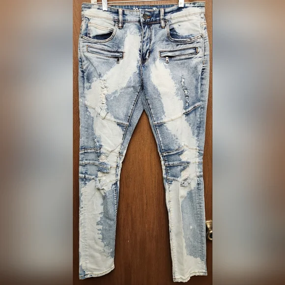 Crysp Denim Distressed Slim Straight Leg Jeans w/ Zipper Pocket Accents - Picture 1 of 9